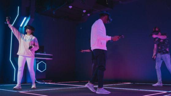 Virtual Reality in Entertainment; Examples of VR in Entertainment